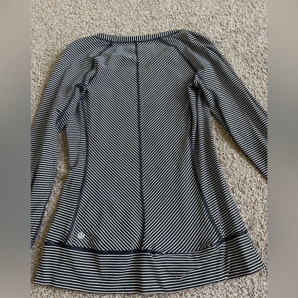 Lululemon long sleeve - Picture 2 of 5